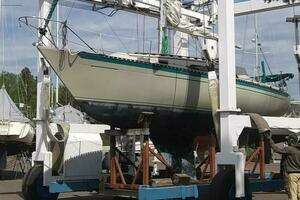 1977 Islander 28 thumbnail 2