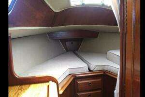 1977 Islander 28 thumbnail 13