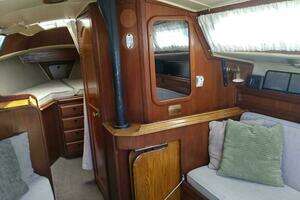 1977 Islander 28 thumbnail 11