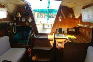 1977 Islander 28 thumbnail 15