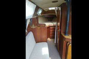 1977 Islander 28 thumbnail 12