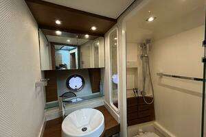 2015 Tiara Yachts C44 Coupe thumbnail 23