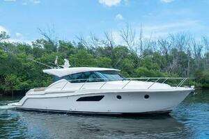 2015 Tiara Yachts C44 Coupe thumbnail 1