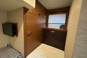 2015 Tiara Yachts C44 Coupe thumbnail 22