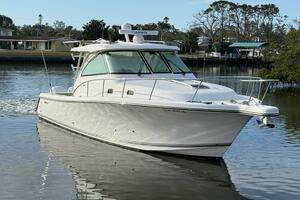  2018 Pursuit  Yacht For Sale in Sarasota FL