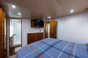 Viking 60 - Carolina Style - Interior Stateroom