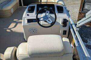 2014 Bennington 21 SLX thumbnail 16