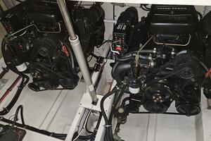 1998 Chris-Craft 320 Express Cruiser thumbnail 32
