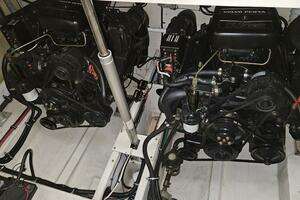 1998 Chris-Craft 320 Express Cruiser thumbnail 32