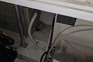 1998 Chris-Craft 320 Express Cruiser thumbnail 38