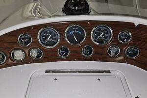 1998 Chris-Craft 320 Express Cruiser thumbnail 17