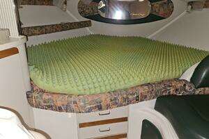 1998 Chris-Craft 320 Express Cruiser thumbnail 27