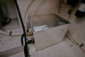 1998 Chris-Craft 320 Express Cruiser thumbnail 35