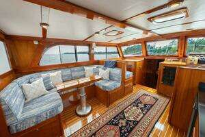 2019 Lowell Flybridge thumbnail 2