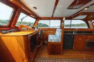 2019 Lowell Flybridge thumbnail 6
