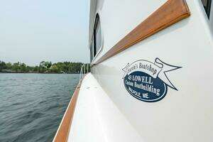 2019 Lowell Flybridge thumbnail 36
