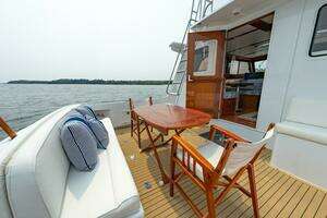 2019 Lowell Flybridge thumbnail 18