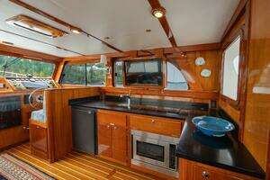 2019 Lowell Flybridge thumbnail 4