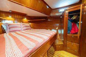 2019 Lowell Flybridge thumbnail 11