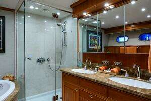 2009 Pacific Mariner thumbnail 46