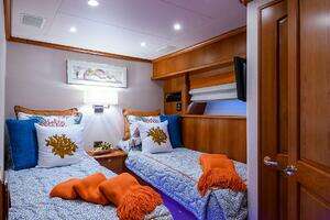 2009 Pacific Mariner thumbnail 32
