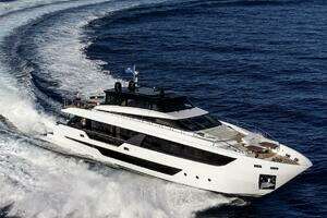2022 Ferretti Yachts Skydeck thumbnail 1