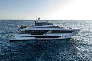 2022 Ferretti Yachts Skydeck thumbnail 7