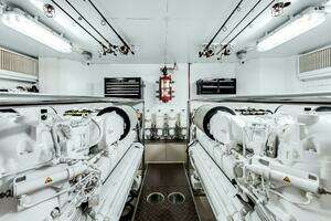 2014 Ferretti Yachts 870 thumbnail 30