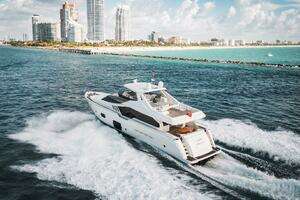 2014 Ferretti Yachts 870 thumbnail 3