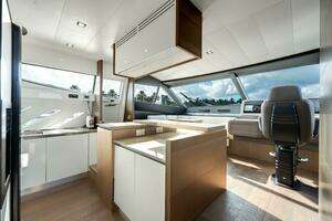 2014 Ferretti Yachts 870 thumbnail 17