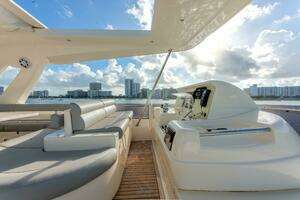 2014 Ferretti Yachts 870 thumbnail 15