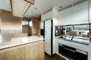 2014 Ferretti Yachts 870 thumbnail 19