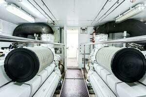 2014 Ferretti Yachts 870 thumbnail 5