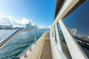 2014 Ferretti Yachts 870 thumbnail 6