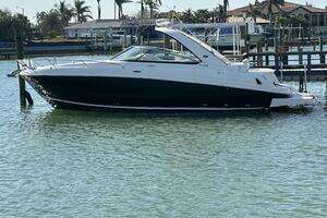 2013 Sea Ray 370 Venture thumbnail 1
