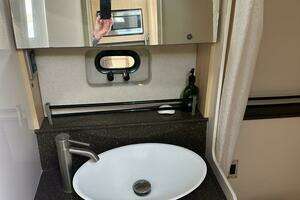 2013 Sea Ray 370 Venture thumbnail 10