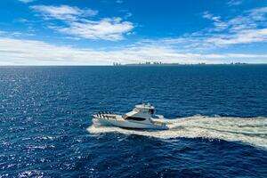 2016 Hatteras GT63 thumbnail 4