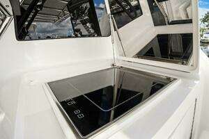 2016 Hatteras GT63 thumbnail 15