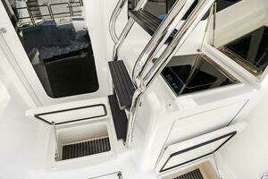 2016 Hatteras GT63 thumbnail 19