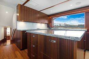 2016 Hatteras GT63 thumbnail 31
