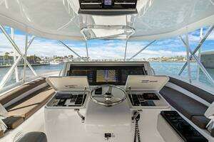 2016 Hatteras GT63 thumbnail 23