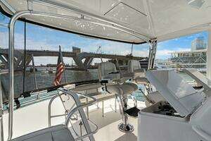 2016 Hatteras GT63 thumbnail 25
