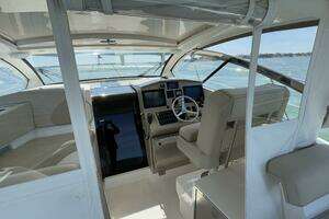 2015 Pursuit 365i Sport Coupe thumbnail 27
