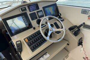 2015 Pursuit 365i Sport Coupe thumbnail 30