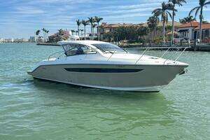 2015 Pursuit 365i Sport Coupe thumbnail 5