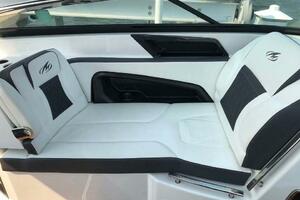 Photo 5096320 for 2018 Monterey 328 Super Sport  