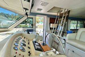 1987 Hatteras 54 MotorYacht thumbnail 12