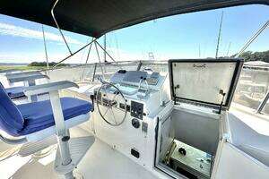 1987 Hatteras 54 MotorYacht thumbnail 30