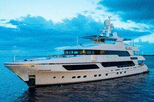 MISSING LINK 2015 Christensen  Yacht For Sale in Fort Lauderdale FL