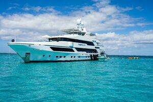 MISSING LINK 2015 Christensen  Yacht For Sale in Fort Lauderdale FL